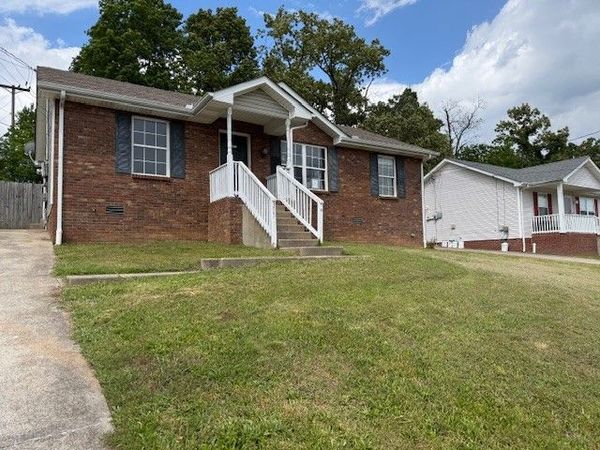 355 Donna Dr , Clarksville, TN 37042