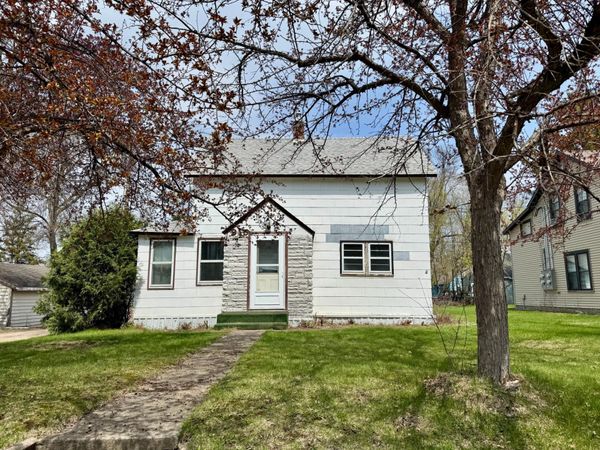 915 6th Avenue E, Alexandria, MN 56308