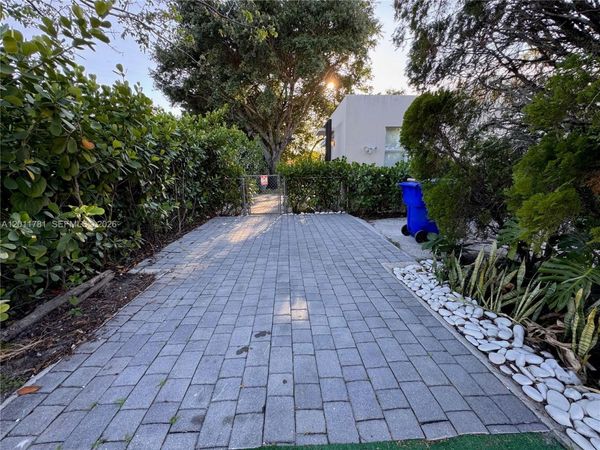 5800 Taylor St , Hollywood, FL 33021