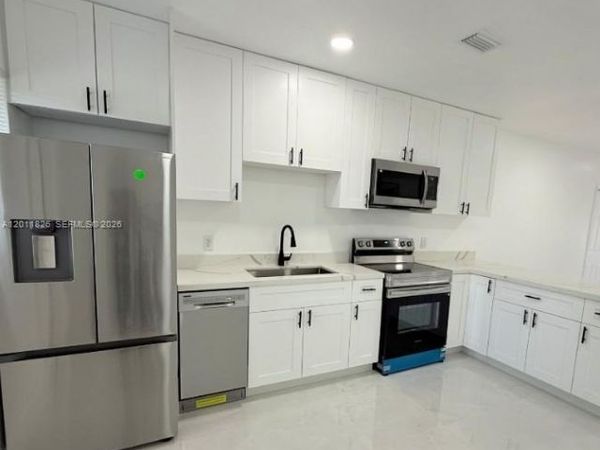 Unit 4, Hallandale Beach, FL 33009