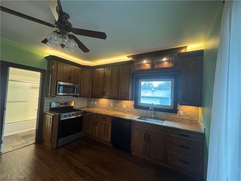 8506 Nowlen Street, Mentor, OH 44060 Photo 4