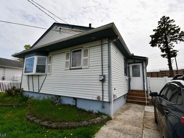 831 Smith St, Linden, NJ 07036