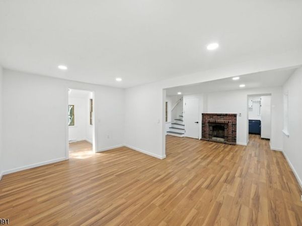 34 North St, Bloomsbury, NJ 08804