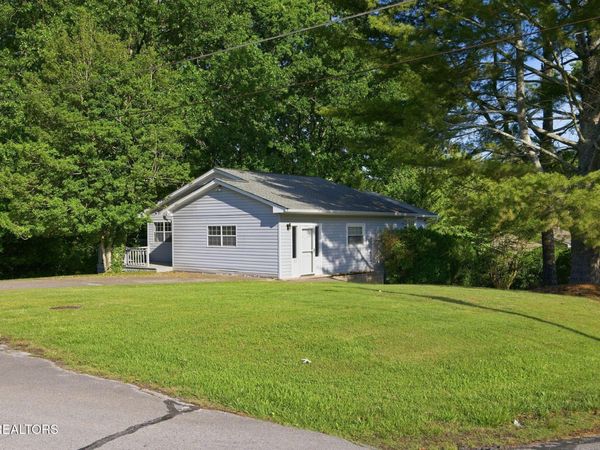 1812 Cherokee St, Athens, TN 37303