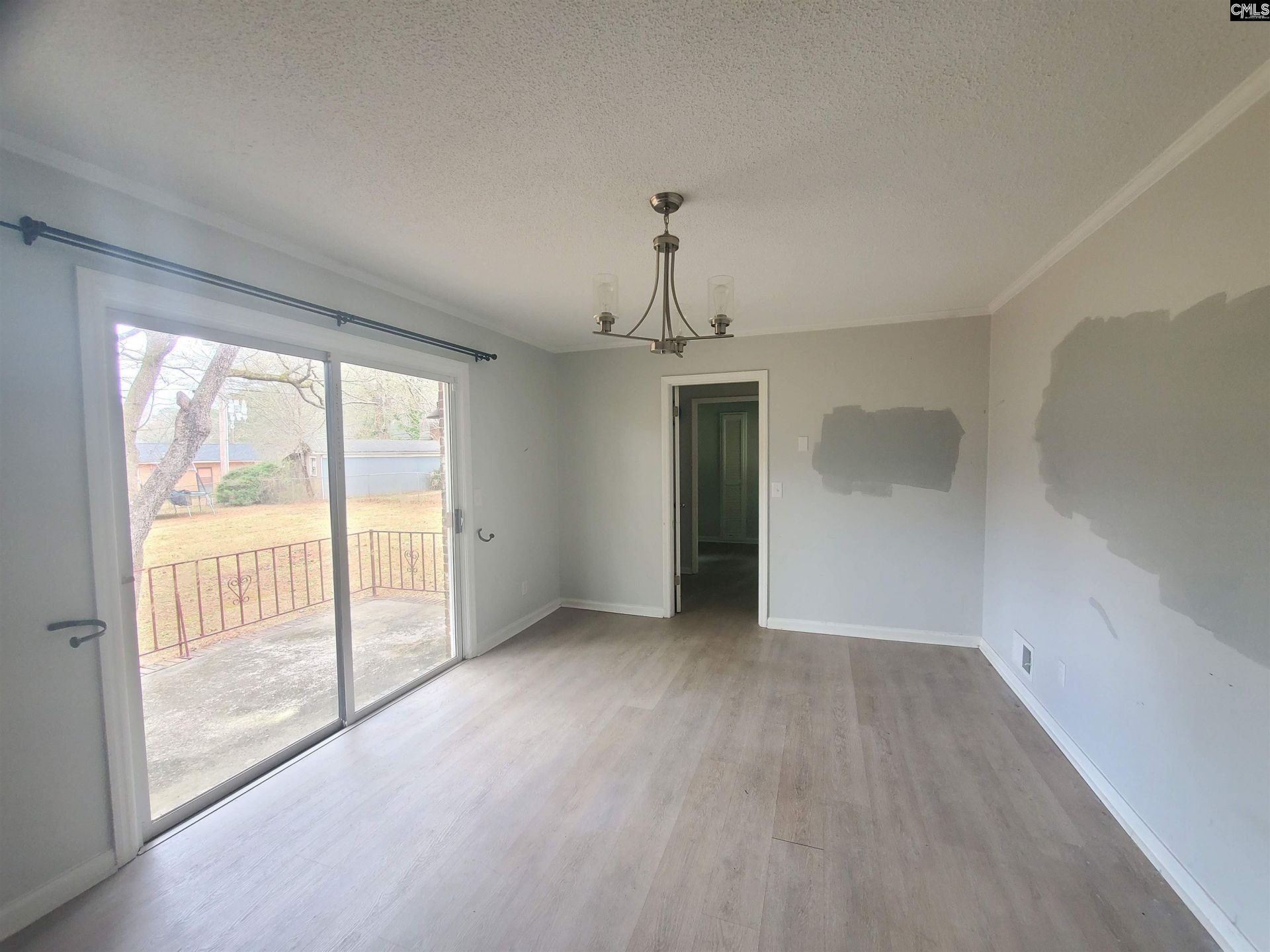 1842 Cunningham Road  Photo 5