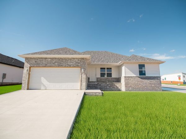 1371 E Macon Street , Republic, MO 65738