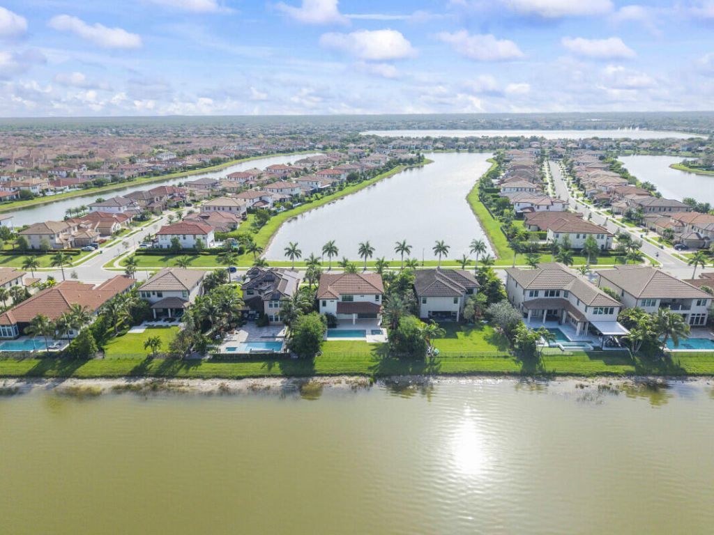 8685 Parkland Bay Drive, Parkland, FL 33076 Photo