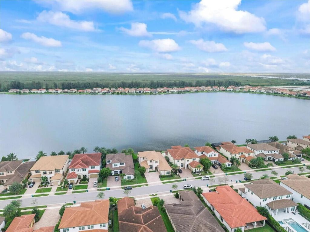 8685 Parkland Bay Drive, Parkland, FL 33076 Photo
