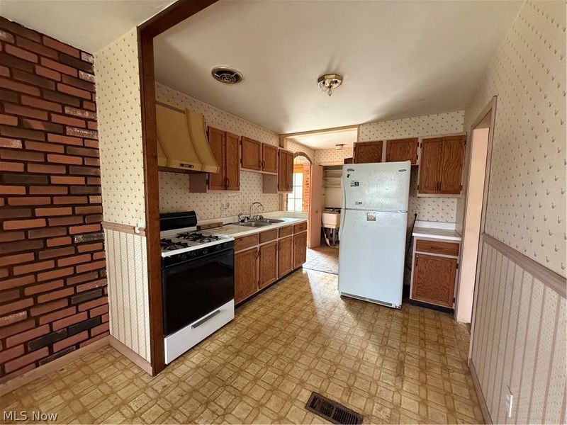 7004 Roe Boulevard, Madison, OH 44057 Photo 5