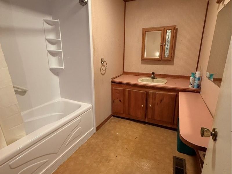 7004 Roe Boulevard, Madison, OH 44057 Photo 9
