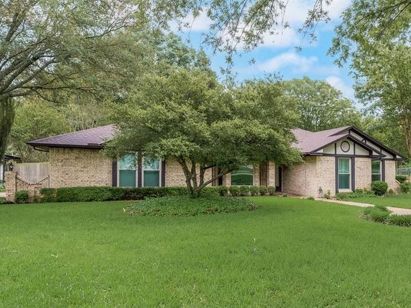 208 Lorene Drive, Red Oak, TX 75154