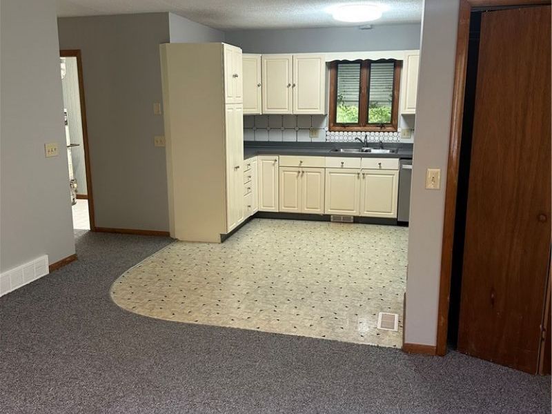 10095 Johnnycake Ridge Rd , Concord Township, OH 44077 Photo 3