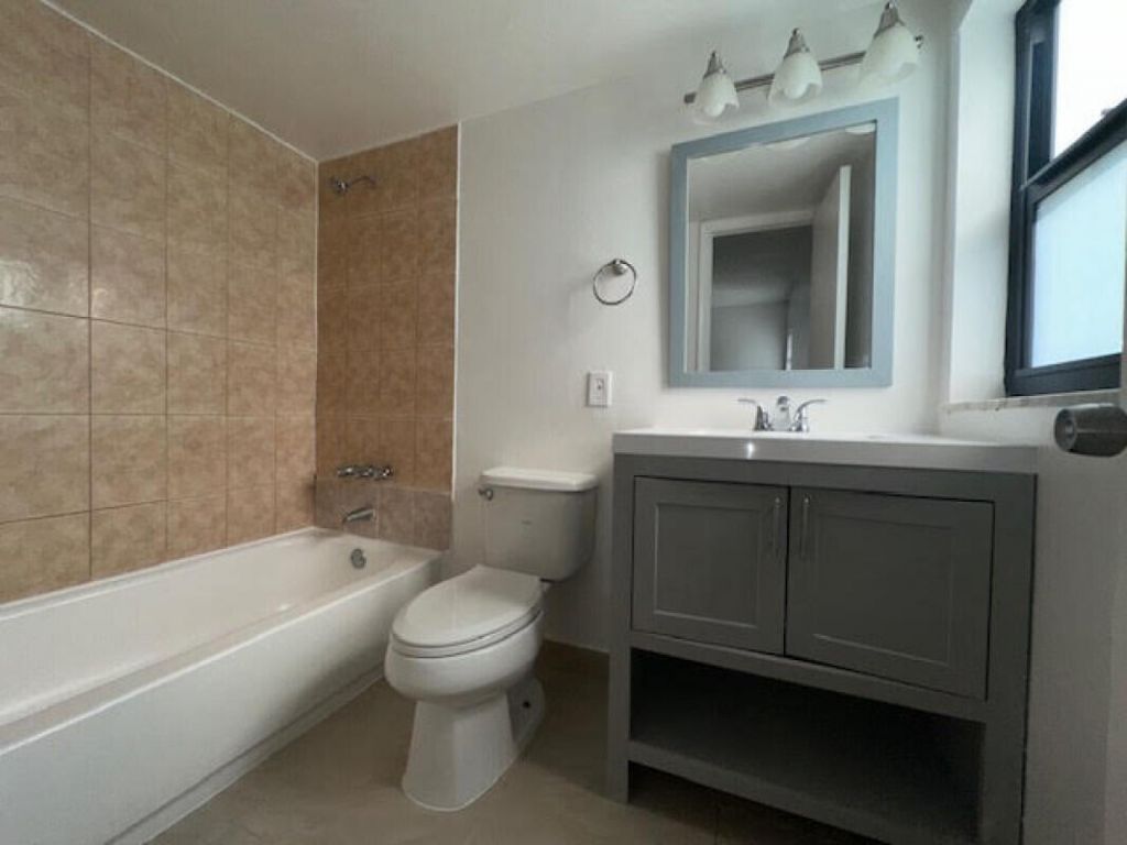 889 Riverside Drive, Unit 206, Fort Lauderdale, FL 33312 Photo