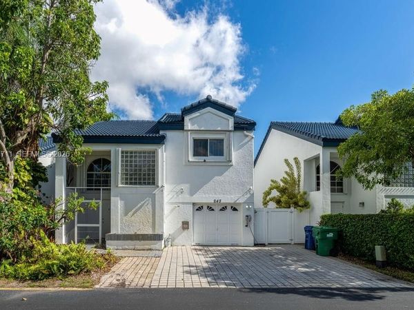 243 NE 212th Ter , Miami, FL 33179