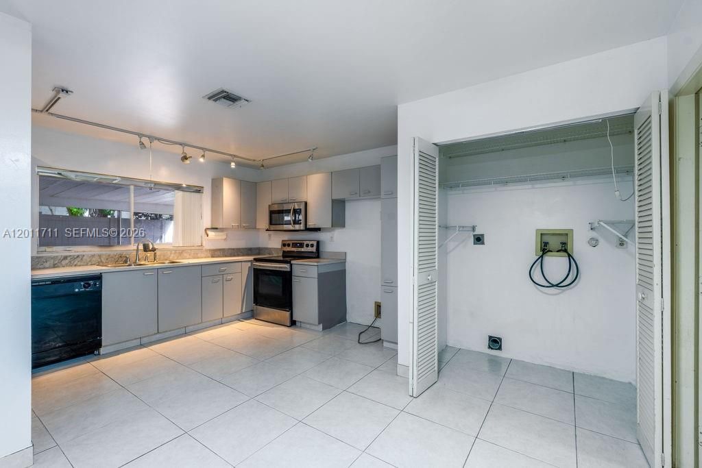 243 NE 212th Ter, Miami, FL 33179 Photo