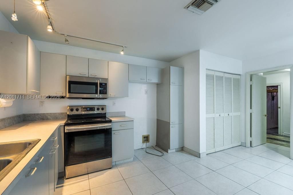 243 NE 212th Ter, Miami, FL 33179 Photo
