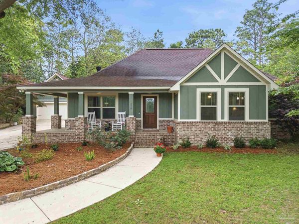 978 Candy Ln, Cantonment, FL 32533