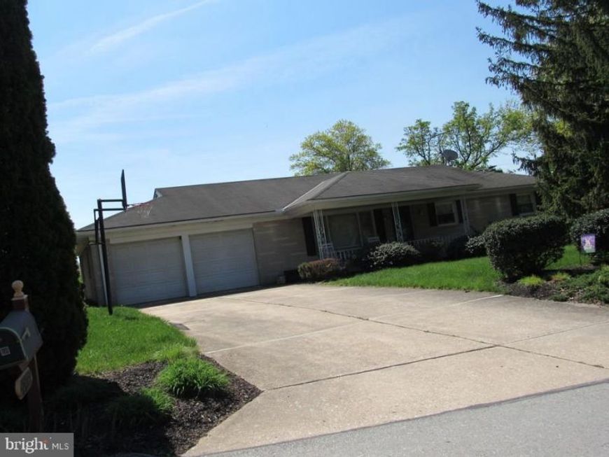2013 Black Oak Drive , Red Lion, PA 17356 Main Photo