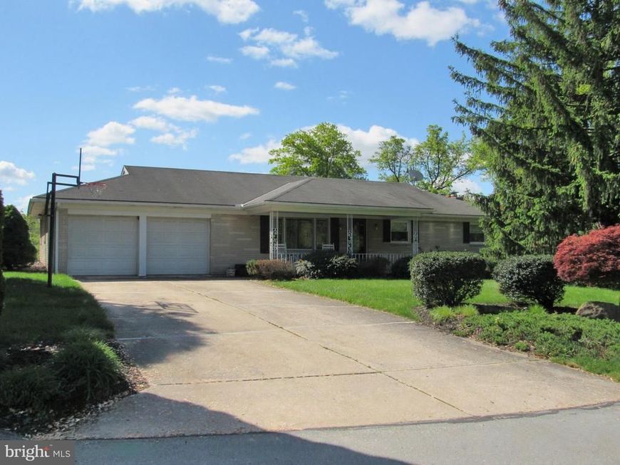 2013 Black Oak Drive , Red Lion, PA 17356 Main Photo