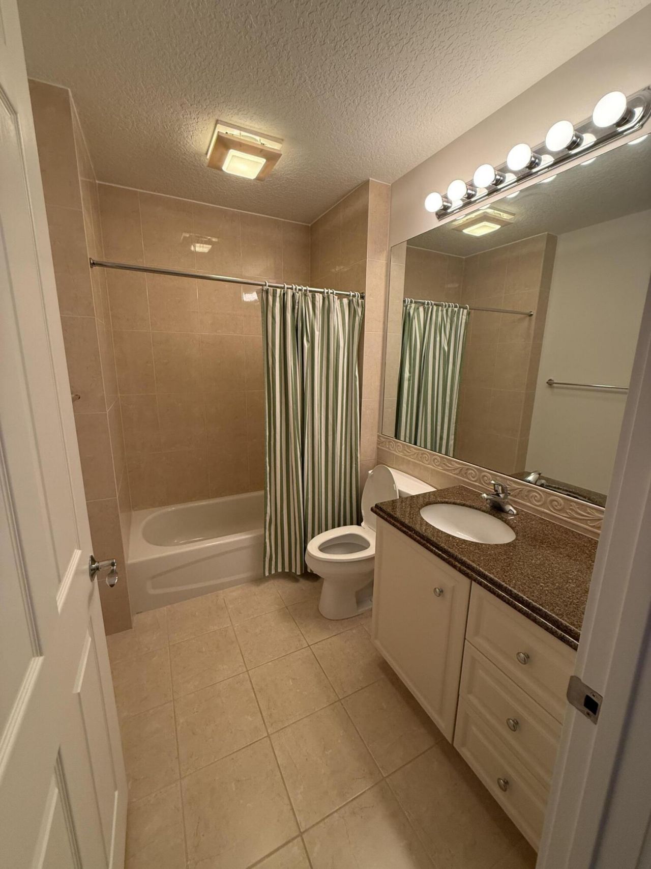 11 W Harbour Isle Dr W W, Unit 105, Fort Pierce, FL 34949 Photo