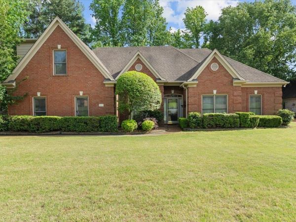 8131 REBECCA WOODS DR, Bartlett, TN 38002