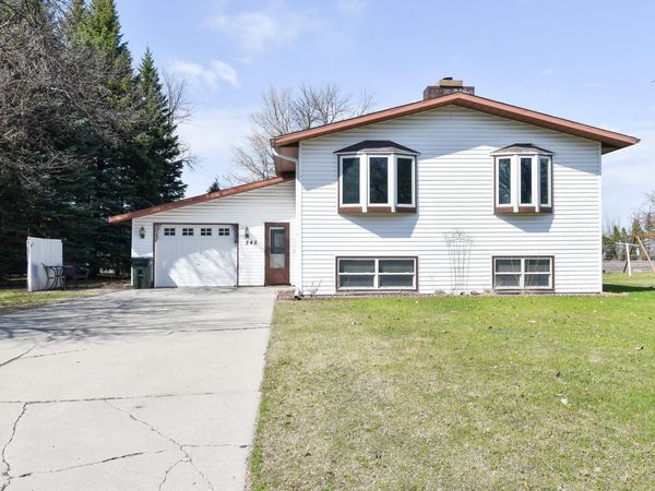 245 E Pleasant Avenue, Warren, MN 56762