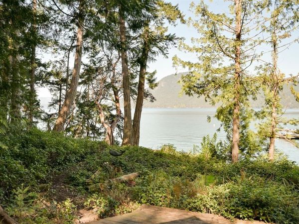 90 Mckenzie Cres , Piers Island, BC V8L 5Y7