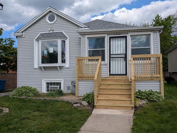 9517 S Merrimac Avenue , Oak Lawn, IL 60453