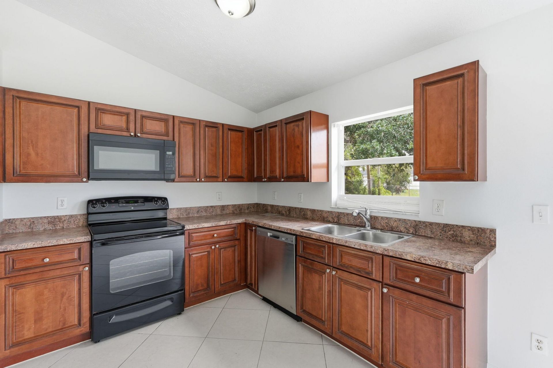 2574 SE Richmond Street, Port Saint Lucie, FL 34952 Photo