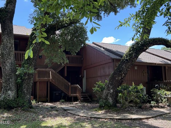113 Lakeside Villa , Diamondhead, MS 39525