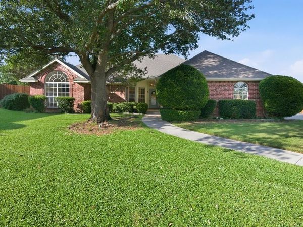 729 Bent Tree Court, Hurst, TX 76054