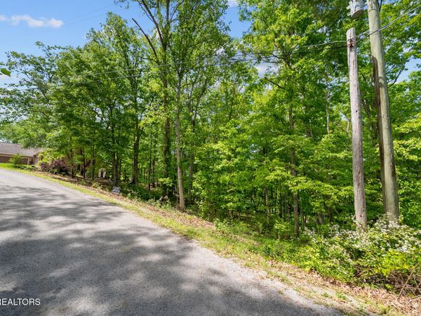 21 Claremont Circle, Crossville, TN 38558