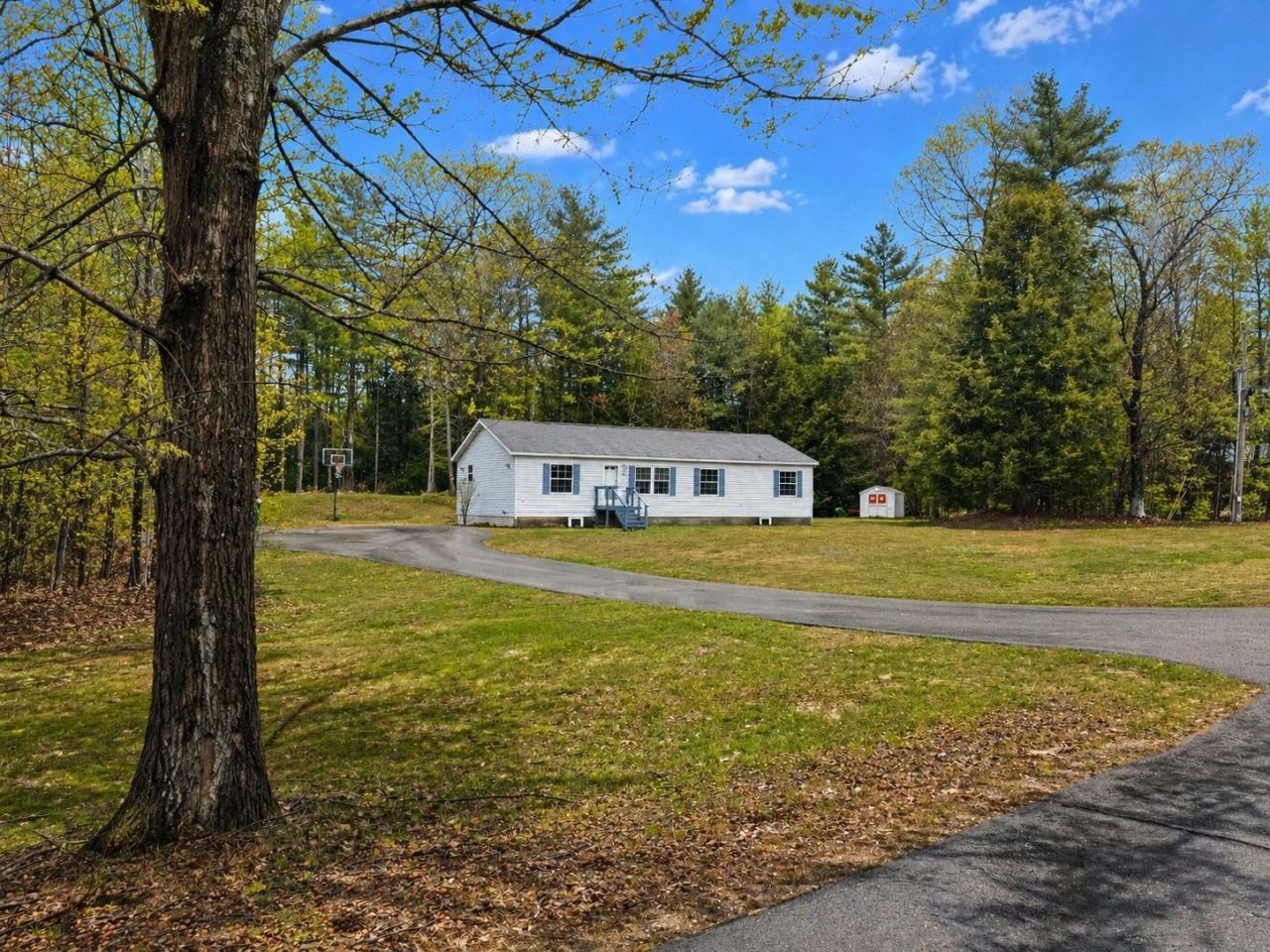 90 Monteiro Drive, Hinsdale, NH 03451 Main Photo