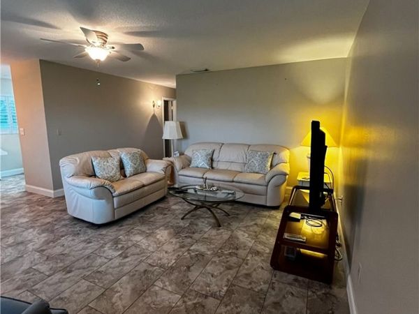 8 Vista Palm Lane, Unit 202, Vero Beach, FL 32962