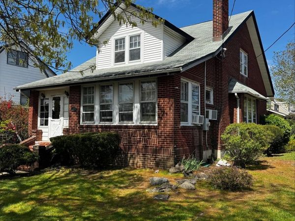12 Harvard Avenue , Hewlett, NY 11557