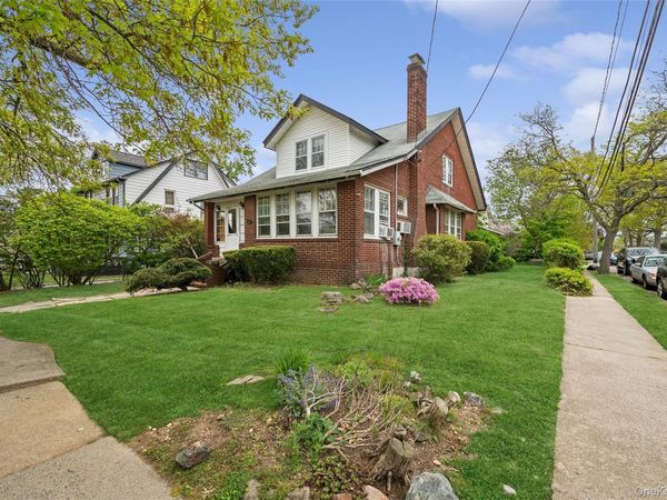 12 Harvard Avenue, Hewlett, NY 11557