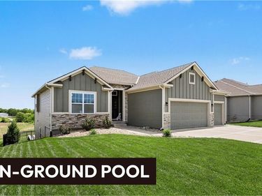 17605 Greyhawke Ridge Drive, Smithville, MO 64089