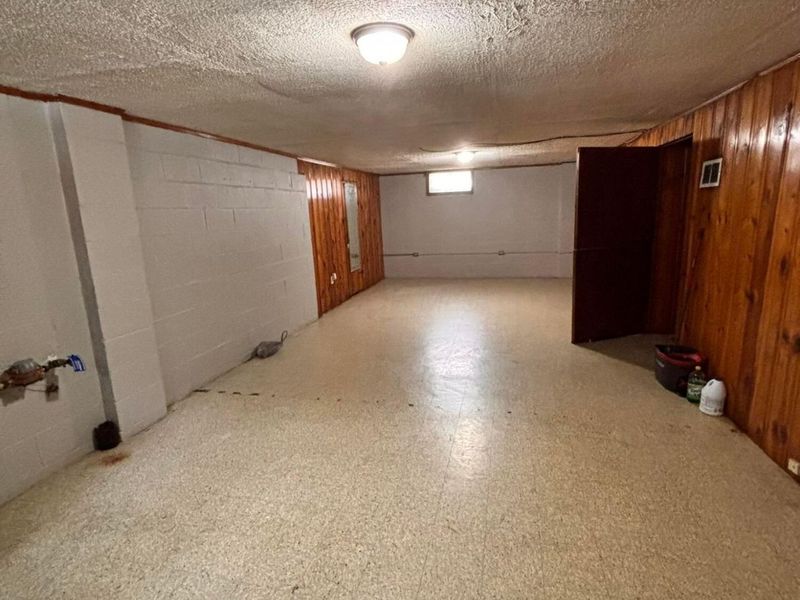 699 Holly Hill Drive , Columbus, OH 43228 Photo 32