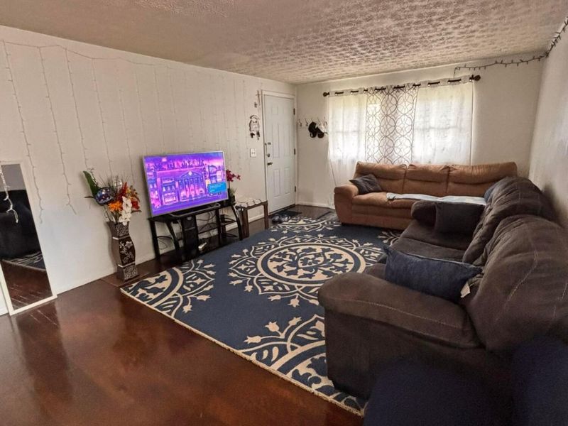 699 Holly Hill Drive , Columbus, OH 43228 Photo 4