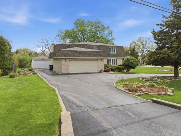 1735 Larson Lane , Roselle, IL 60172