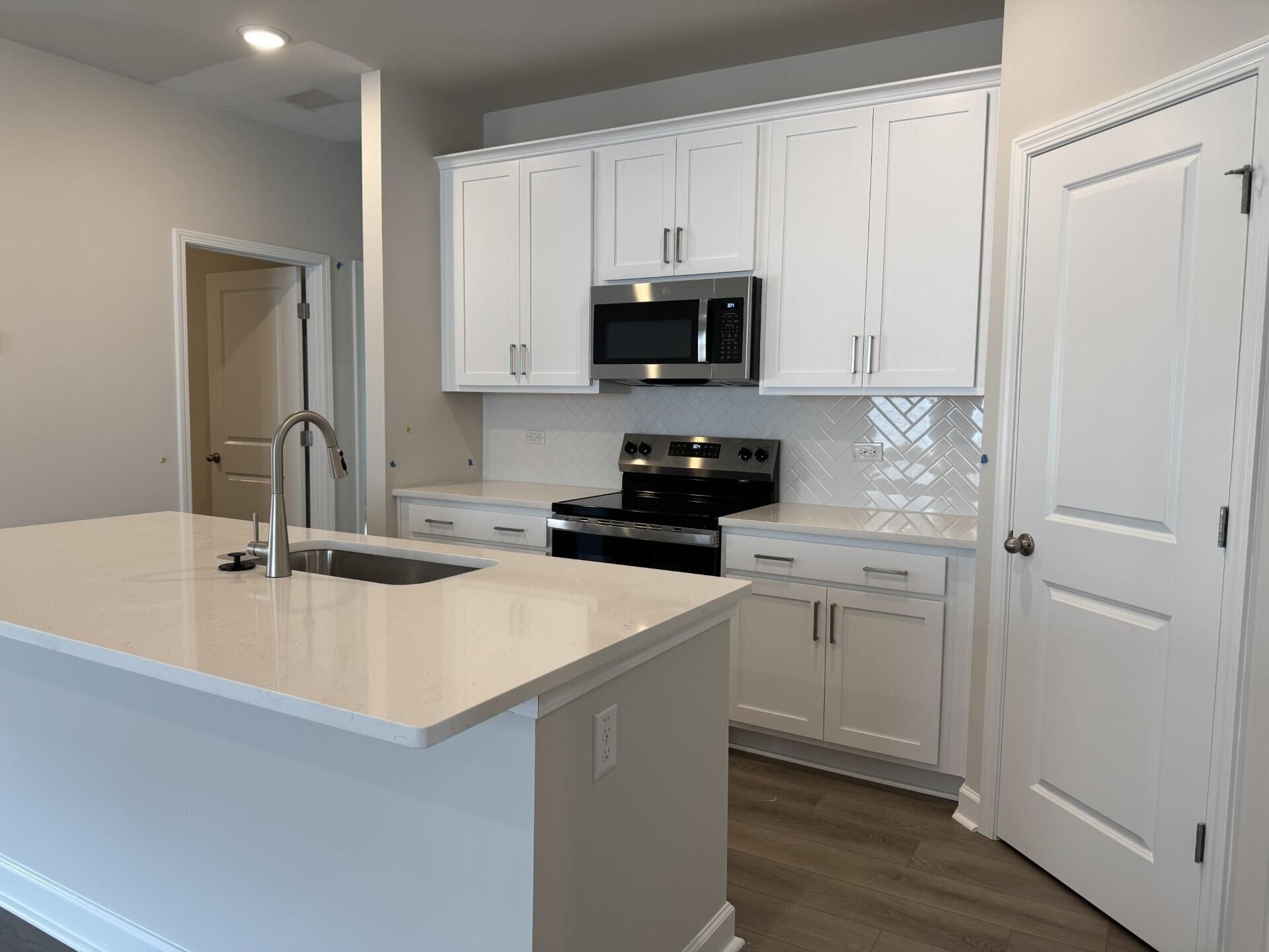4012 Lemon Grass Lane Photo 8