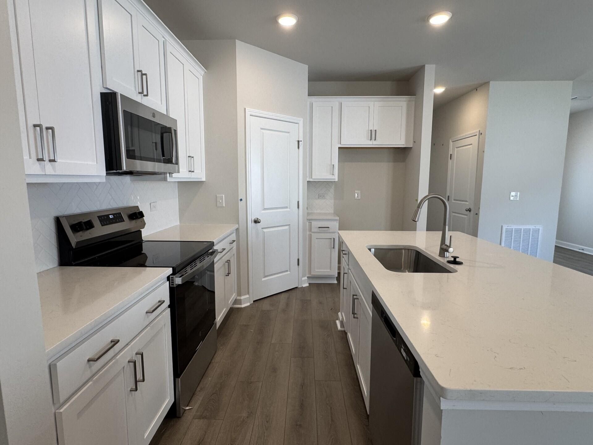 4012 Lemon Grass Lane Photo 9