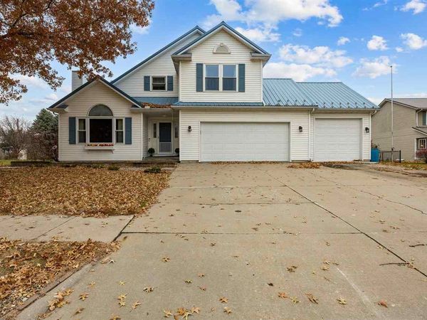 834 1st PL, Kalona, IA 52247