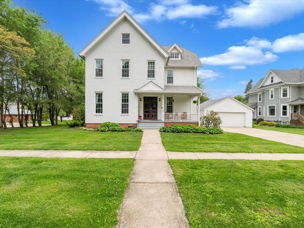 127 S Vail Street , Geneseo, IL 61254