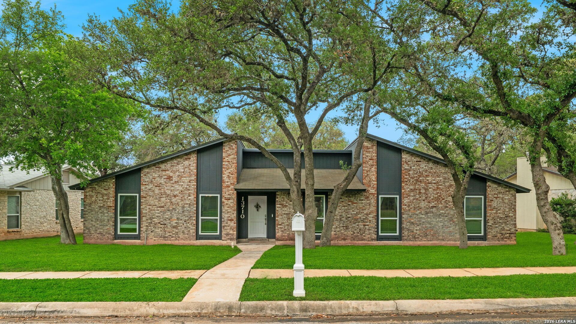 13710 Stoney Hl, San Antonio, TX 78231 Main Photo