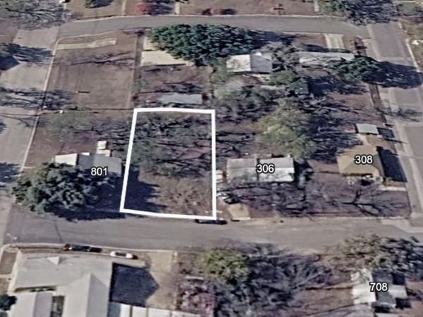 801 West Ave B #2 Ave, Lampasas, TX 76550