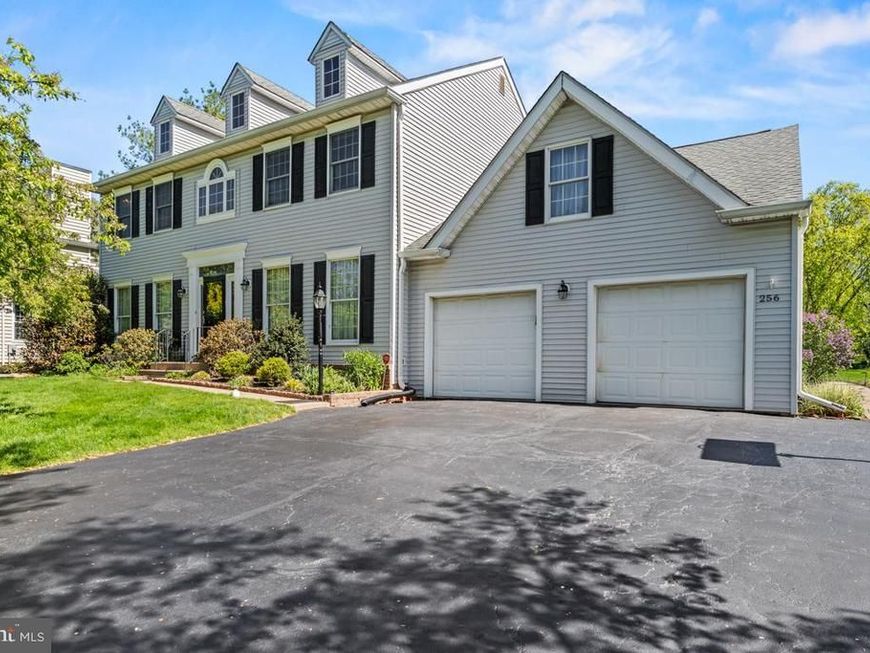256 Mallard Drive E, North Wales, PA 19454 Main Photo
