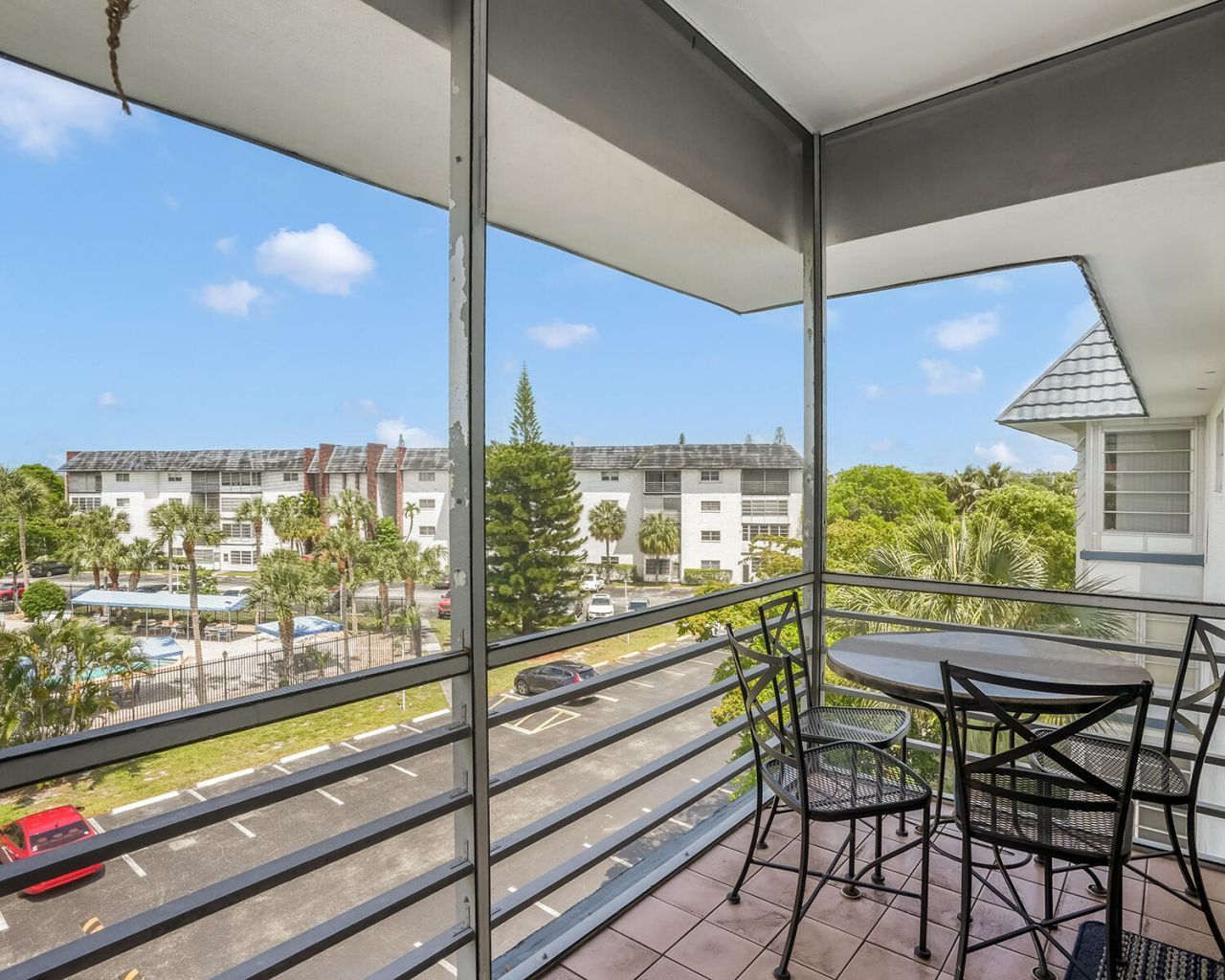 4770 NW 21st Street, Unit 402, Lauderhill, FL 33313 Photo