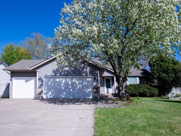 9136 Georgia Avenue N, Brooklyn Park, MN 55445