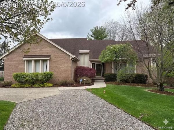 33813 York Ridge Street, Farmington Hills, MI 48331